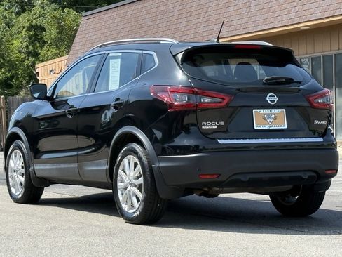 Used 2021 Nissan Rogue Sport SV image 3