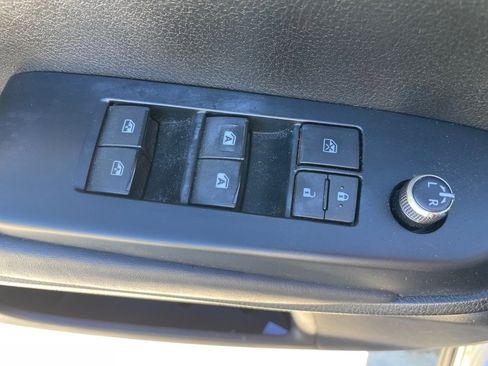 Used 2017 Toyota Highlander LE image 12