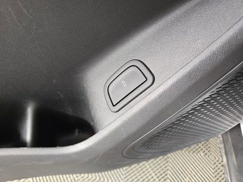 Used 2024 Chevrolet Traverse LT w/ Midnight/Sport Edition image 27