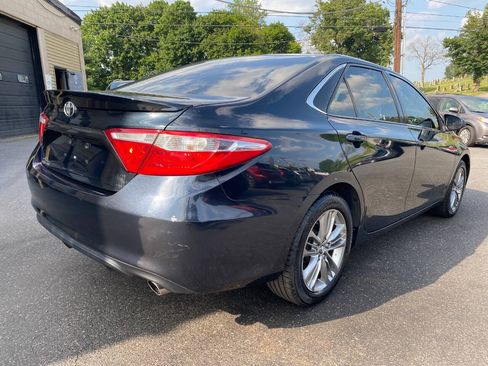 Used 2015 Toyota Camry SE FWD image 3