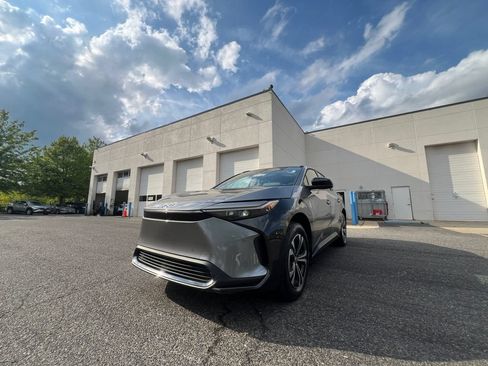 Used 2025 Toyota bZ4X FWD w/ Weather Package image 32