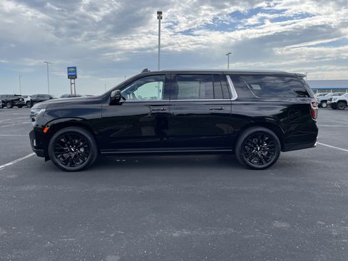 Used 2023 Chevrolet Suburban High Country AWD/4WD image 2