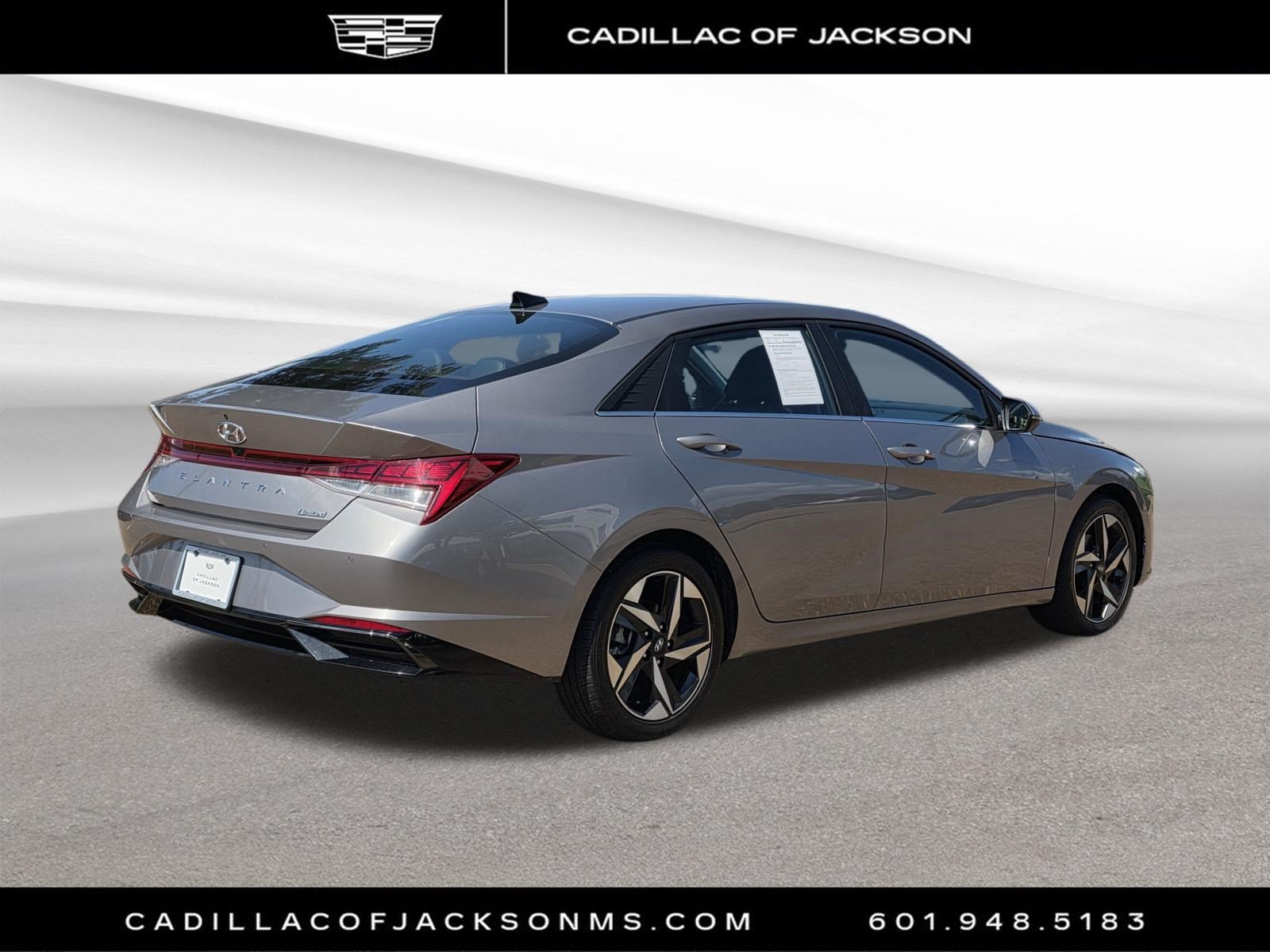 Used 2023 Hyundai Elantra Limited w/ Cargo Package FWD image 5