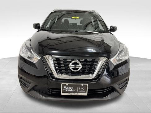 Used 2019 Nissan Kicks SV image 2