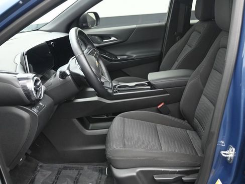 Used 2025 Chevrolet Equinox LT w/ Safety and Technology Package FWD image 18