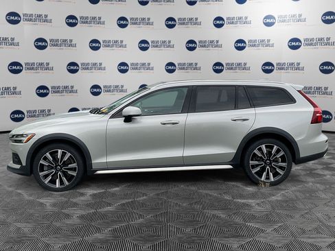 Used 2020 Volvo V60 T5 Cross Country AWD/4WD image 2