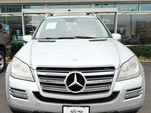Used 2010 Mercedes-Benz GL 550 4MATIC image 2