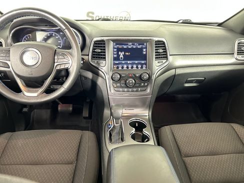 Used 2018 Jeep Grand Cherokee Laredo AWD/4WD image 19