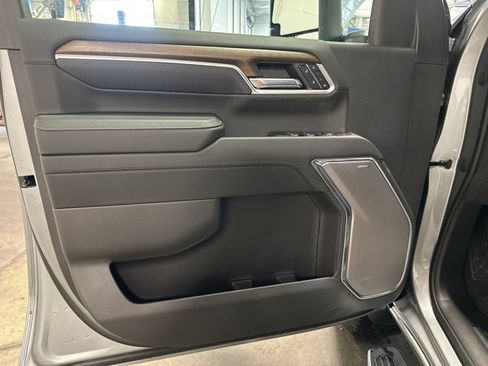 Used 2024 Chevrolet Silverado 3500 High Country w/ Technology Package image 9