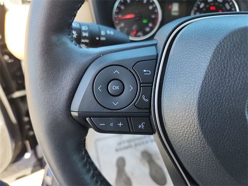 Used 2022 Toyota RAV4 XLE Premium image 28