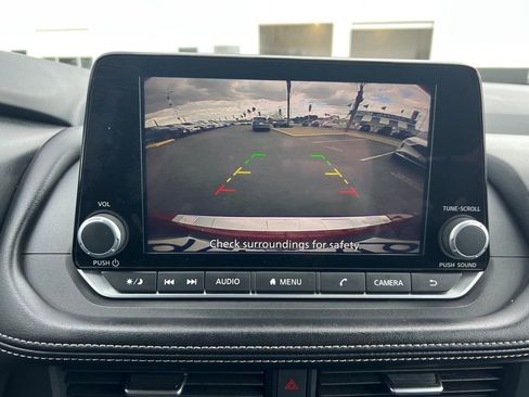 Used 2024 Nissan Rogue SV image 25