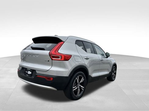 Used 2025 Volvo XC40 B5 Core image 7