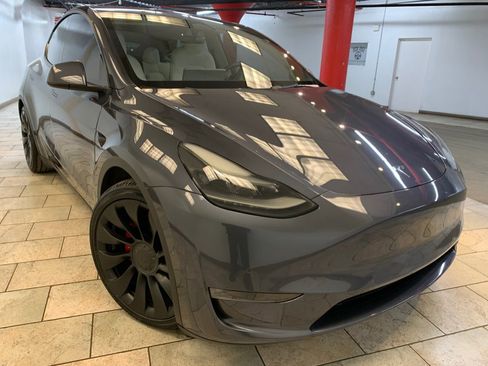Used 2022 Tesla Model Y Performance image 3