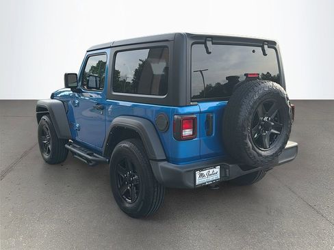 Used 2022 Jeep Wrangler Sport AWD/4WD image 6