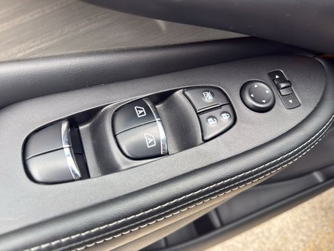 Used 2018 Nissan Murano SL w/ Midnight Edition Package image 12