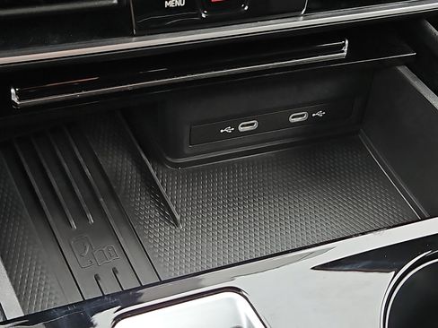 Used 2025 Volkswagen Atlas SE image 22