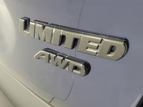 Used 2019 Toyota RAV4 Limited image 9