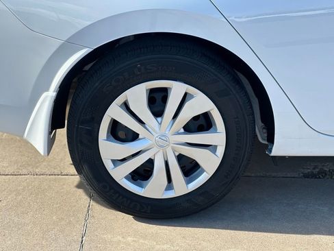 Used 2025 Nissan Versa S w/ Trunk Package image 27