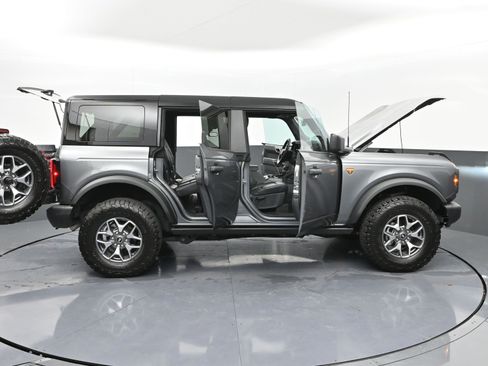 Used 2025 Ford Bronco Badlands image 53