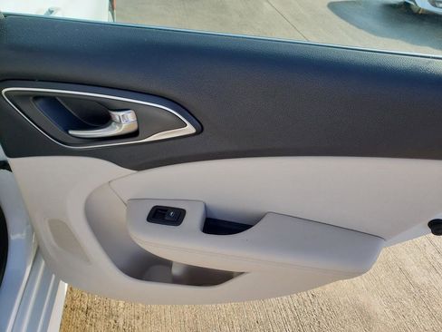 Used 2015 Chrysler 200 Limited w/ Convenience Group image 20