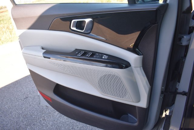 Used 2024 Kia Carnival EX FWD image 34