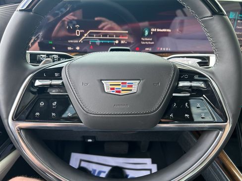 Certified 2026 Cadillac Escalade ESV Platinum Sport w/ LPO, Floor Liner Package AWD/4WD image 27
