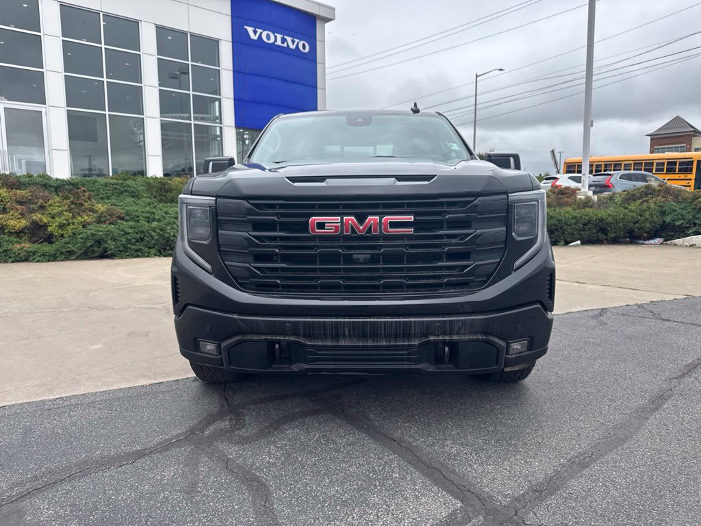 Used 2025 GMC Sierra 1500 Elevation w/ Elevation Premium Package AWD/4WD image 2