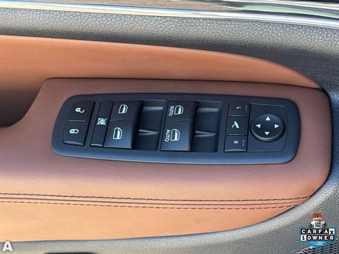 Used 2020 Jeep Grand Cherokee Overland AWD/4WD image 29
