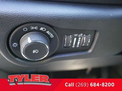 New 2026 Chrysler Pacifica Select image 25