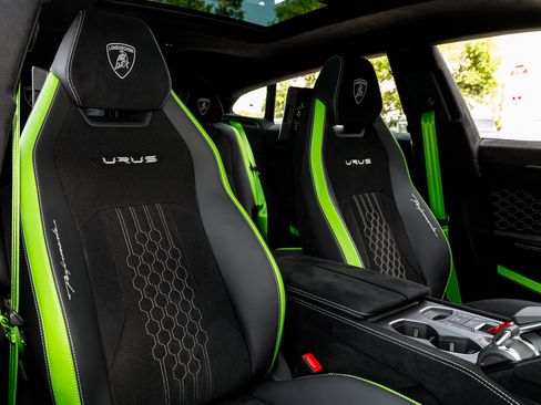 Used 2024 Lamborghini Urus Performante AWD/4WD image 44