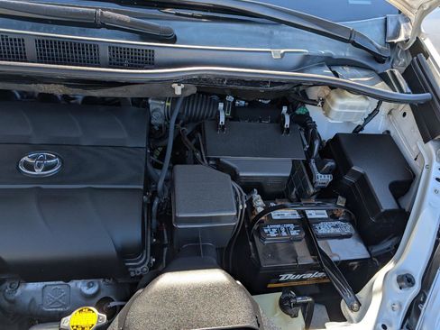 Used 2014 Toyota Sienna XLE image 27