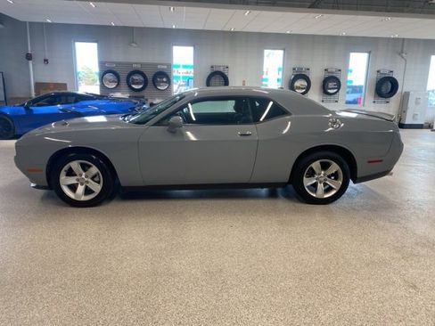Used 2022 Dodge Challenger SXT RWD image 9