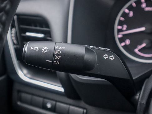 Used 2022 Nissan Rogue SV w/ SV Premium Package image 15