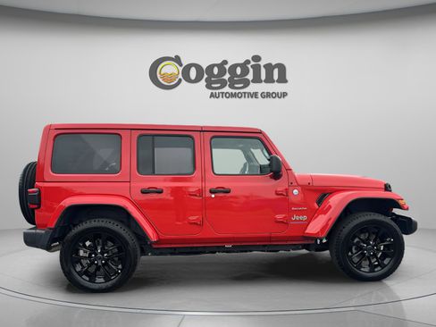 Used 2024 Jeep Wrangler Sahara image 8
