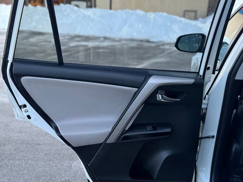 Used 2016 Toyota RAV4 Limited image 23