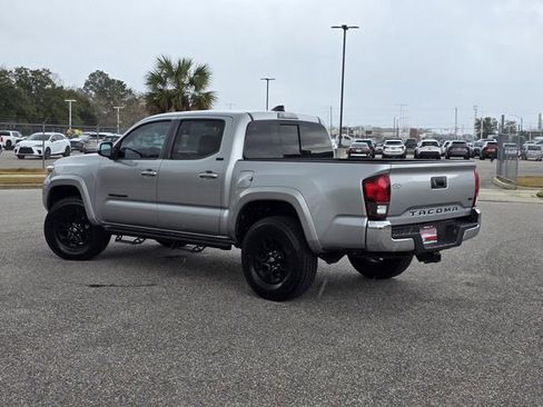 Certified 2022 Toyota Tacoma SR5 image 4