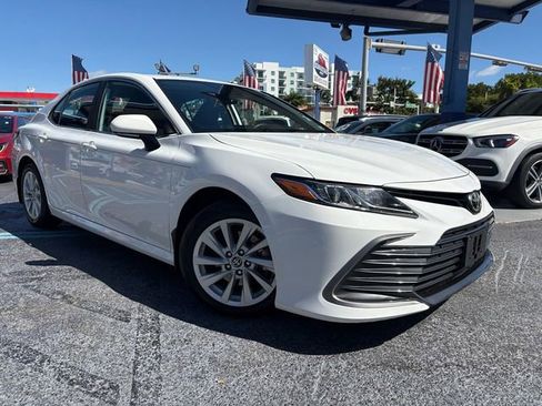 Used 2022 Toyota Camry LE image 1