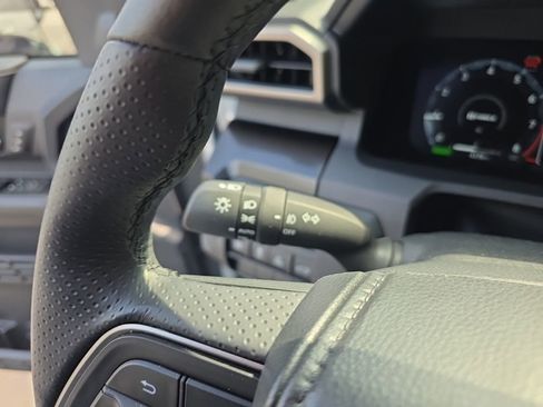 Used 2025 Toyota 4Runner Limited AWD/4WD image 18