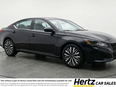 Used 2025 Nissan Altima 2.5 SV image 1