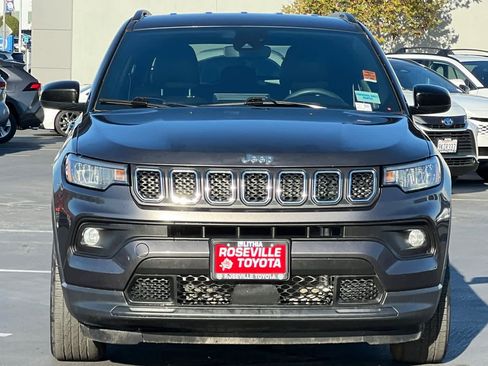 Used 2024 Jeep Compass Latitude image 10