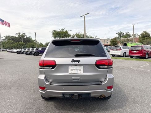 Used 2017 Jeep Grand Cherokee Altitude RWD image 4