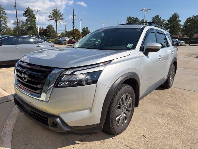 Certified 2025 Nissan Pathfinder SV FWD image 1