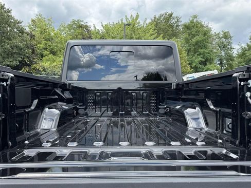 Used 2025 Jeep Gladiator Sport image 29