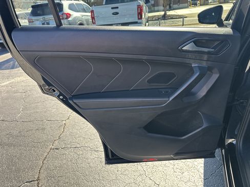 Used 2023 Volkswagen Tiguan SE R-Line image 22