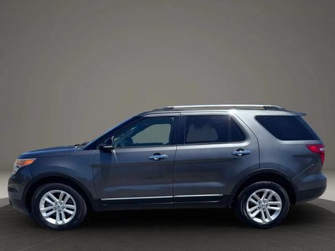 Used 2015 Ford Explorer XLT w/ Equipment Group 201B FWD image 4