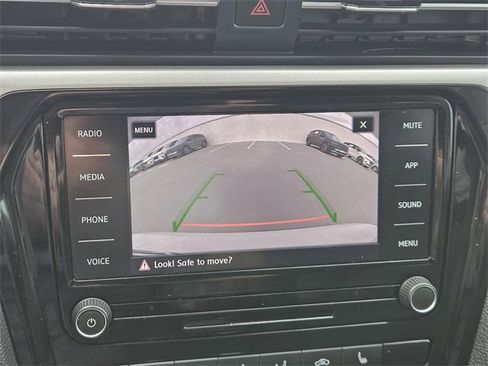 Used 2020 Volkswagen Passat 2.0T SE image 18