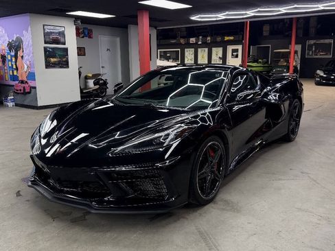 Used 2020 Chevrolet Corvette Stingray Coupe w/ Z51 Performance Package RWD image 1