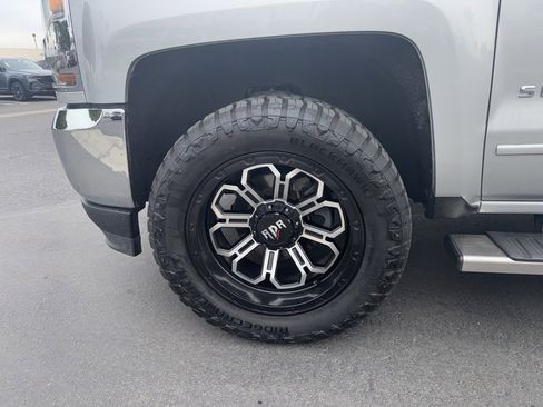 Used 2018 Chevrolet Silverado 1500 LT image 19