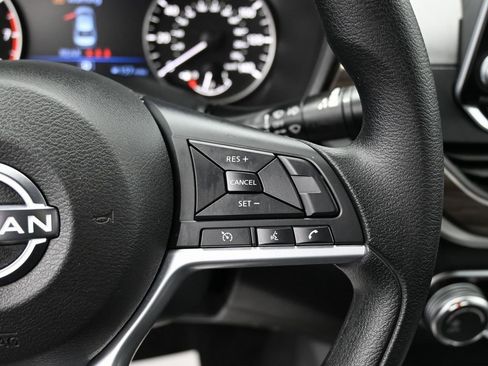 Used 2025 Nissan Altima 2.5 SV image 19