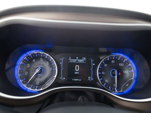 Used 2018 Chrysler Pacifica Touring-L w/ Premium Audio Group FWD image 31